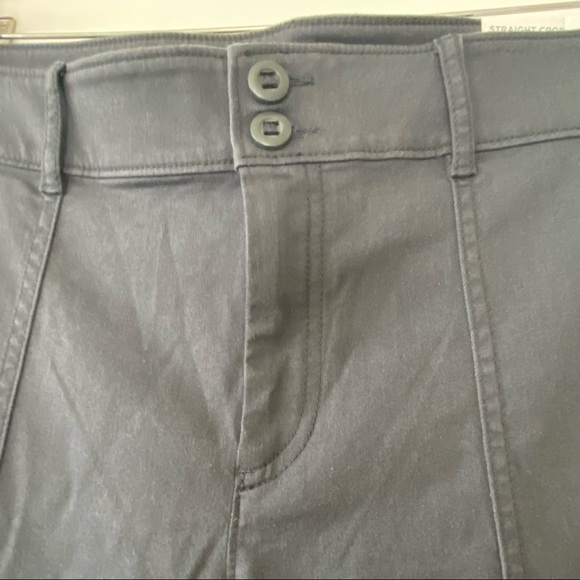 ⭐️NWT⭐️LOFT Straight Crop Charcoal Grey Cargo Pant - Picture 4 of 12